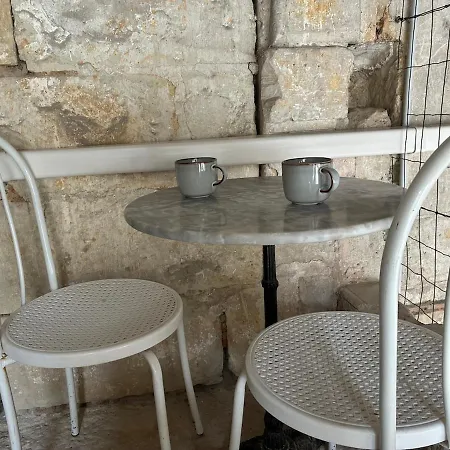 Cozy One Bedroom Apartment, Le Nest Appartamento